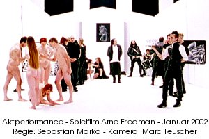 Nackte Komparsen - Aktmodelle - Nackt Performance - Szenenfoto aus dem Spielfilm Arne Friedman - Januar 2002 - naked nude on stage - Nacktparty