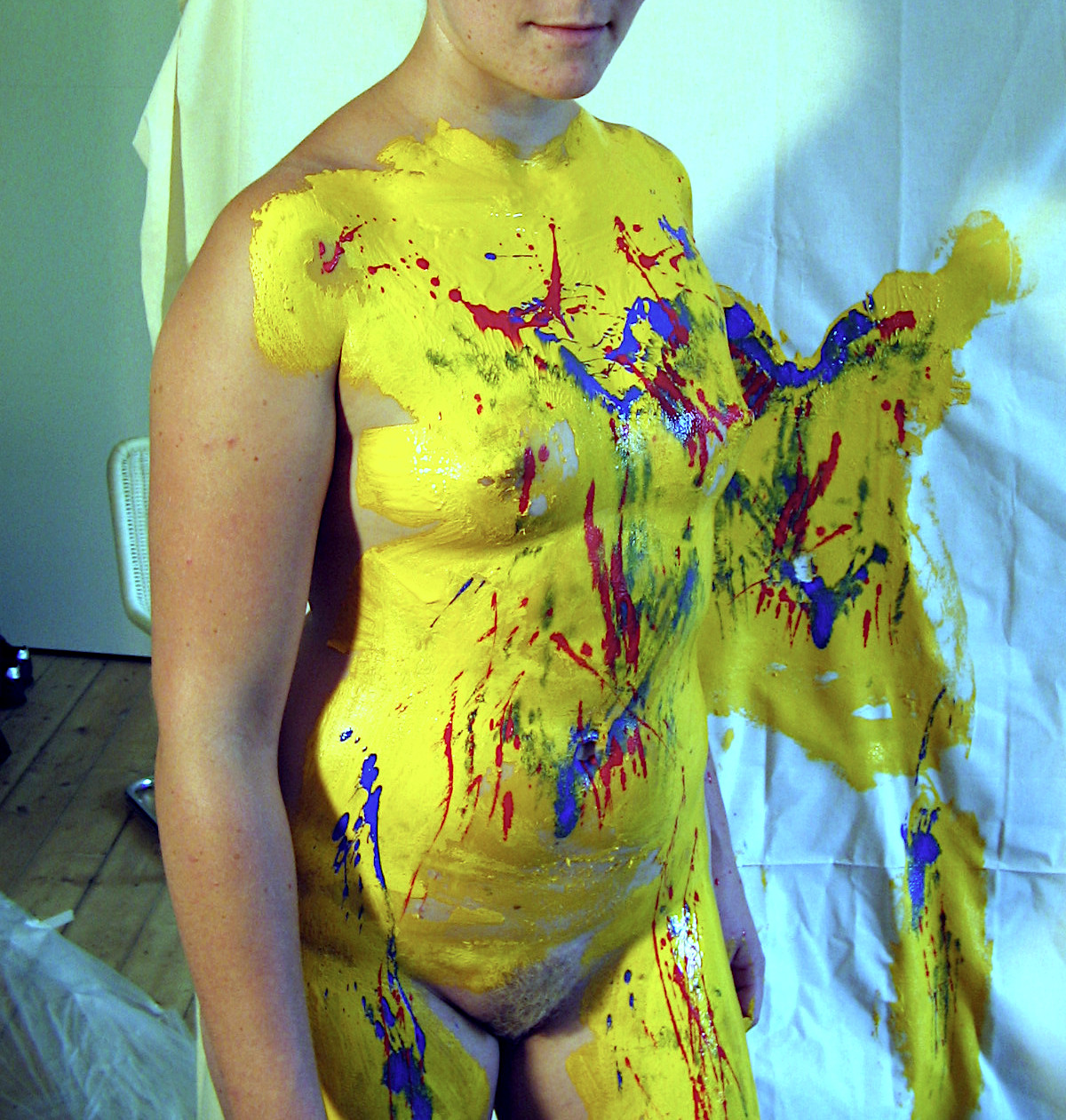 Bodyactionpainting mit Marie (Foto)