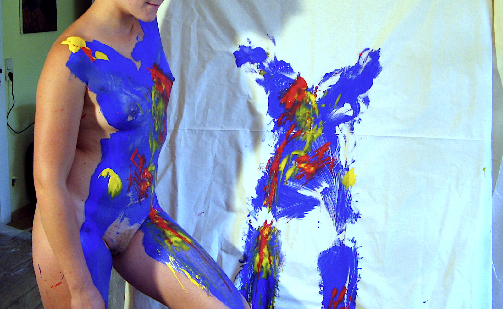 Bodyactionpainting mit Marie (Foto)