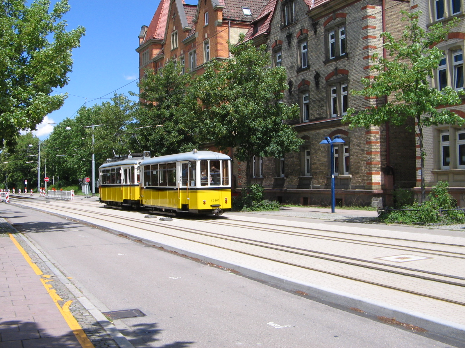 17.06.2007 - Historischer Triebwagen 851 mit Beiwagen 1390 der Stuttgarter-Straßenbahnen in Nordbahnhofstraße in Stuttgart
