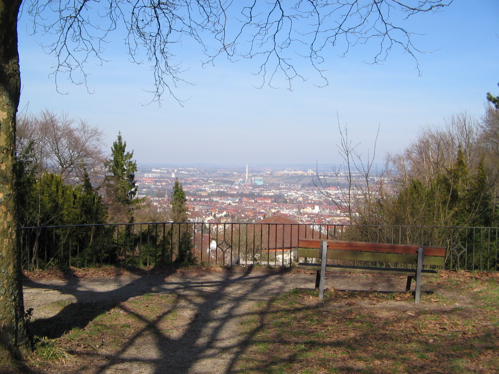 22.03.2011 - Blick von der Aussichtsplattform Geroksruhe auf Stuttgart - Wanderstrecke Internationale Volkswandertage Stuttgart 2011