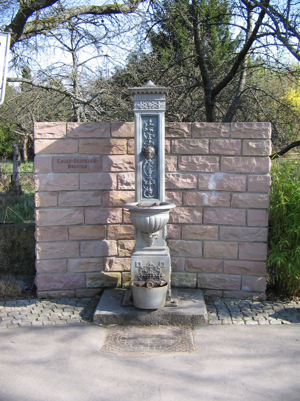 Der Eugen Denneler Brunnen auf der Wangener Höhe (Foto)