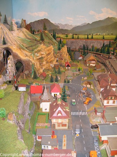 Ein Luftbild der Hauptstraße meiner Modellbahnanlage