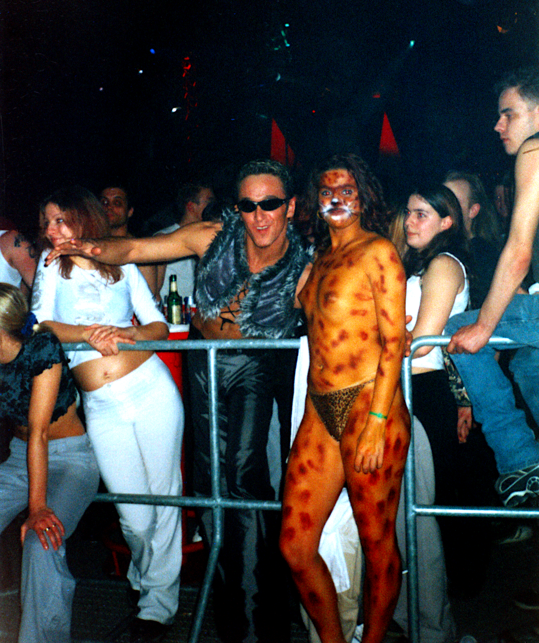Bettina mit Bodypainting beim B.TV Rave am 2. März 2002 (Foto)